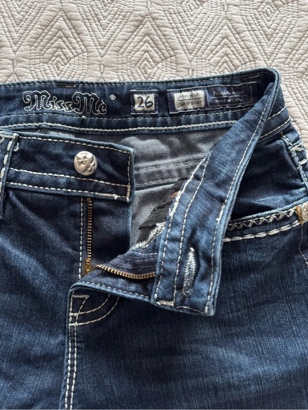 Miss Me mid-rise curvy boot Jeans Size 26 × 30 Bootcut Flare - Picture 6 of 16